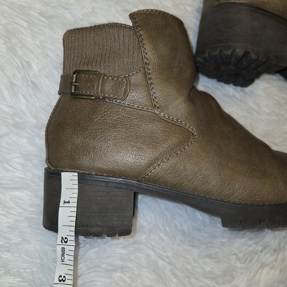 BareTraps Kemper Lug Sole Bootie-NEEDS INSOLES - Picture 3 of 11